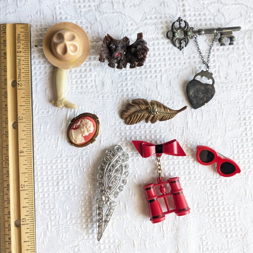 Collection of Eight Vintage Brooches 1950 - 1960 - Picture 6 of 10